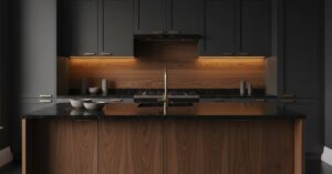 Ciemna kuchnia z drewnem aranżacja 2026: inspiracje i porady